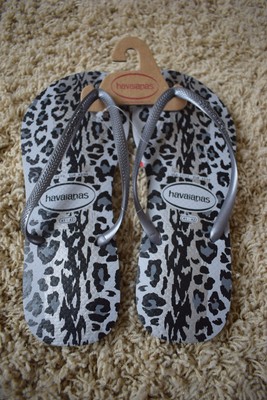 havaianas leopard flip flops
