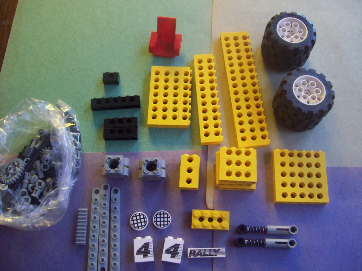 LEGO GOOD LOT TECHNIC RACE SET 8840 RALLY SHOCK N ROLL RACER
