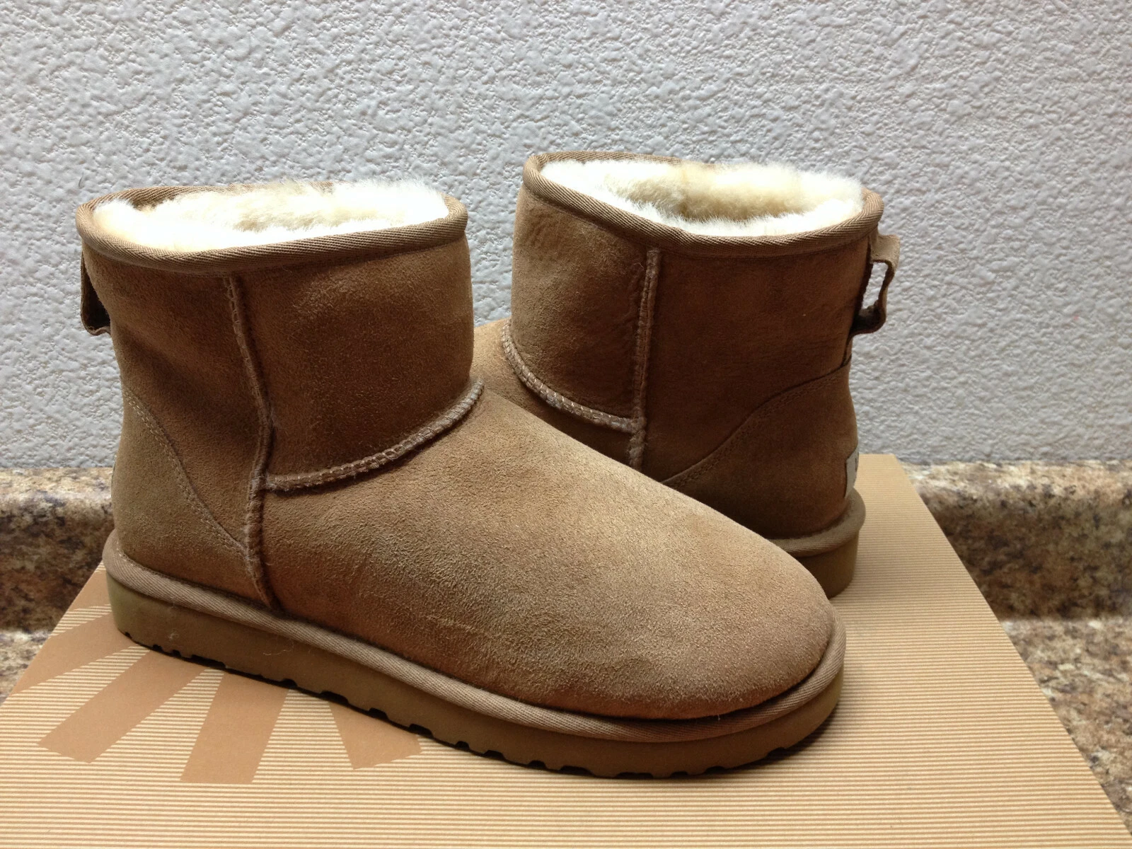 UGG MEN CLASSIC MINI CHESTNUT SHEARLING LINED Boots US 9 / EU 42 / UK 8