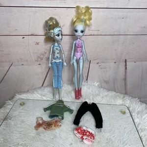 Monster-High-Doll-Lot-Of-Two-Dolls-And-Clothing