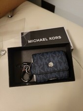 MICHAEL KORS UNISEX EXPANDABLE EARBUD CASE SIGNATURE MK W/ BOX PLBLUE MSRP 68