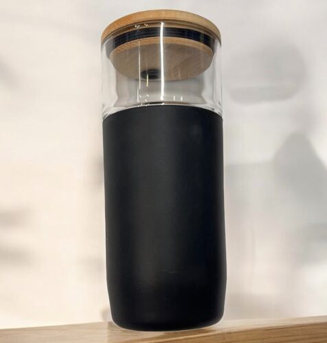 Vaso de Cristal con Funda Protectora de Silicona Negra y Tapa de Bambú, Logo Abbott - Imagen 6 de 6