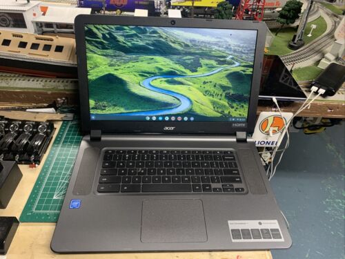 Acer Chromebook 15.6" CB3-532 N15Q9 1.6 GHz 2GB RAM 32GB SSD - Picture 1 of 8