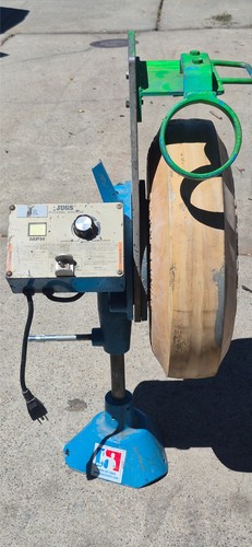 Jugs Jr Softball Pitching Machine Works Great See Video! - Picture 9 of 9