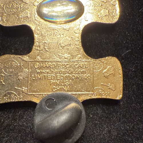 Hard Rock Cafe Pin VTG ALL IS ONE PUZZLE PIECE Limited Edition 800 (Lot# 534) - Picture 4 of 6