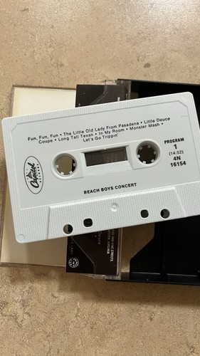 Vintage 1964 Beach Boys Concert Cassette Tape LP Live Hawaii Excellent Condition - Foto 3 di 4