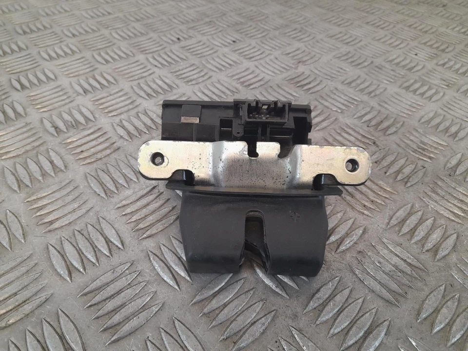 Cerradura de tapa de arranque/puerta trasera Ford Fiesta 2008-2013 Foto 2 de 4