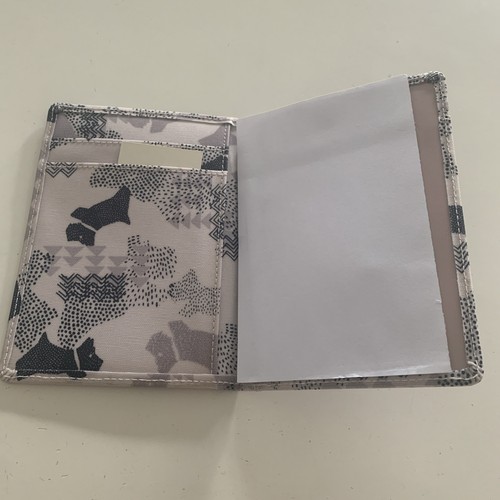 New Radley Passport Holder With Data Dog Design - Imagen 3 de 5