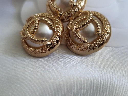 LOT OF 3 GOLD CHANEL METAL BUTTONS WITH PEARL 20MM - Picture 5 of 6