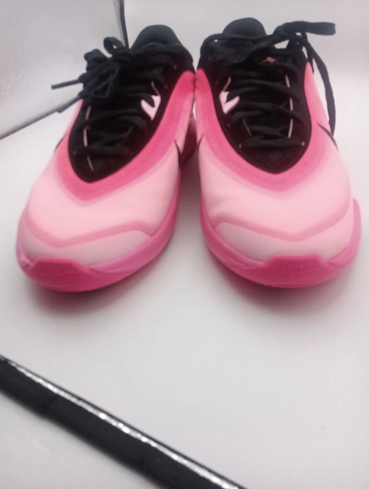 耐克 A'One GS 'Leo Light' 粉红色黑色 A'ja Wilson 运动鞋 HF7001 001 尺码 6.5Y — 第 4/4 张图片