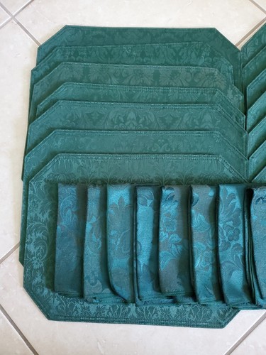 Green Damask Placemats & Napkins - 14 Placemats, 12 Napkins EUC - Picture 4 of 8
