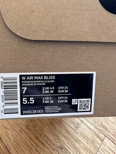 NIB WOMEN'S NIKE AIR MAX BLISS sneakers shoes from finish line 7 7.5. 8.5 - Picture 9 of 9