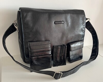 Klassisches Zubehör wunderschön Messenger blue square schwarz Leder PIQUADRO