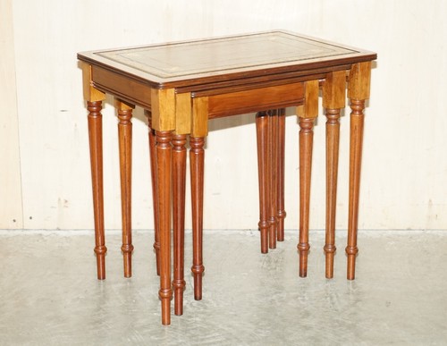 VINTAGE NEST OF THREE HARDWOOD WITH GOLD LEAF EMBOSSED GREEN LEATHER TOPS TABLES - Picture 2 of 20