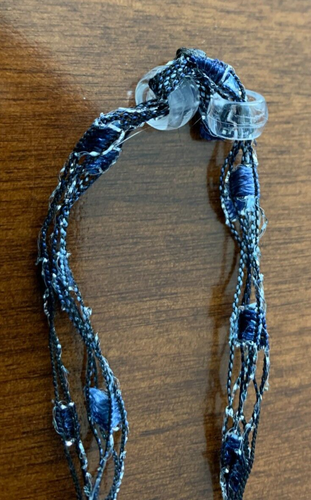 "Collar de cinta de crochet multicolor azul multihebra ligero 11" - Imagen 5 de 8