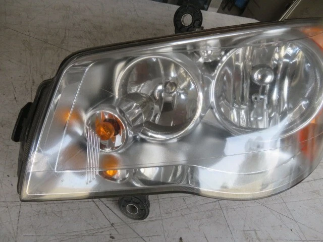 Faro halógeno izquierdo conductor Dodge Caravan 2011-2020 OEM 05113337AG Foto 2 de 4