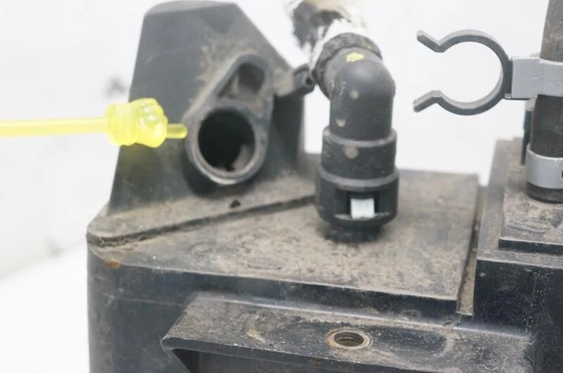 *READ* 10-19 Nissan Frontier Fuel Vapor EVAP Canister 14950EA20B OEM - Image 2 of 4