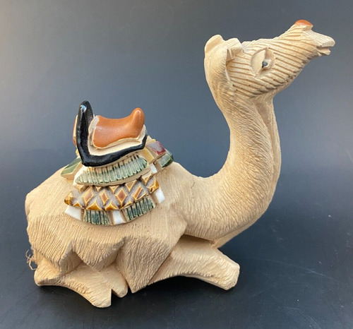 "Estatuilla de artista Artesania Rinconada tallada camello con silla de montar firmada 4" - Imagen 2 de 5