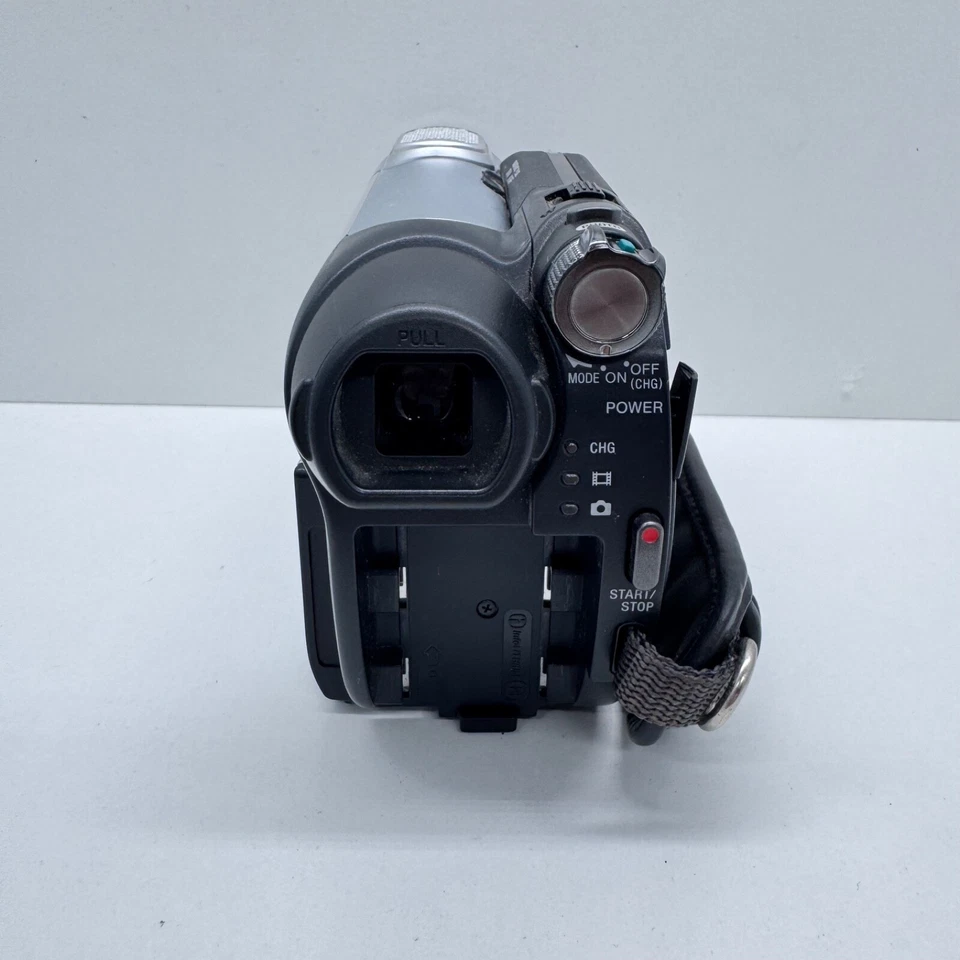 Sony Handycam DCR-DVD608 Mini DVD Camcorder Video Camera *FOR PARTS/REPAIR* - Image 2 of 4