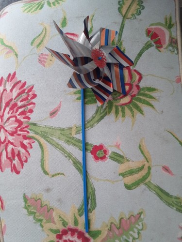Vintage Decorative Lawn Fan - Picture 4 of 15