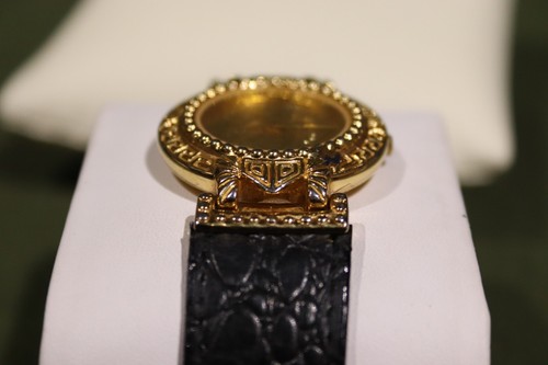 Gianni Versace Signature 30mm Gold Plated G10 Quartz Watch 09006 - Picture 4 of 9
