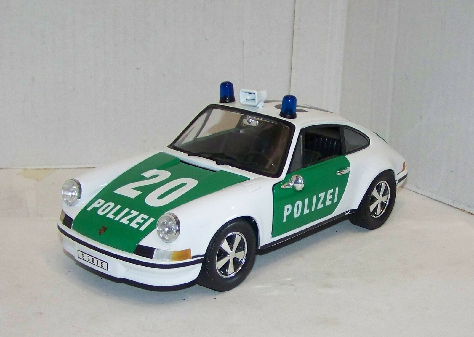 Universal Hobbies 1 18, Porsche 911 Polizei, lesen, XR9005X Universal Hobbies 1 18, Porsche 911 Polizei, lesen, XR9005X