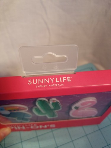 Sunny Life Brand - Pin On's Pin On Conjunto Tropical Perfecto: Flamenco, Cactus y Tucán - Imagen 7 de 10