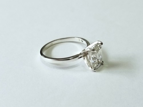 Anillo solitario corte esmeralda moissanita 1,75 quilates (Charles y Colvard)  - Imagen 2 de 4