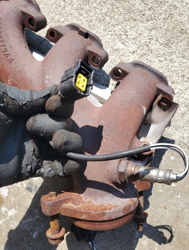 2005 - 2010 DODGE CHALLENGER, CHARGER, CHRYSLER 300 EXHAUST MANIFOLD SET 3.5L - Picture 16 of 24