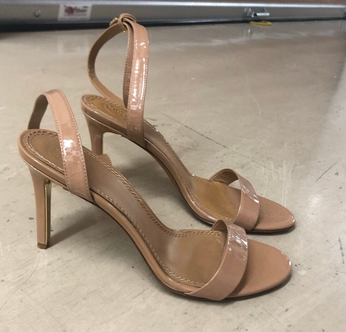 Tory burch Ladie's patent leather strappy kitten heel… Gem