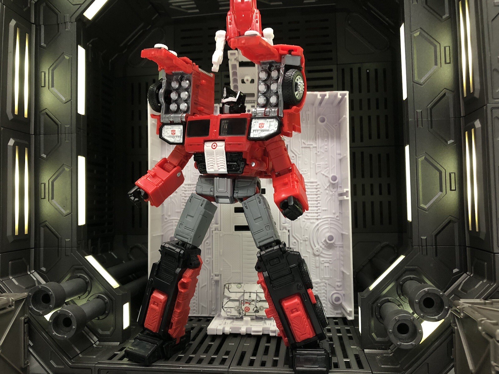 Transformers Generations Target Optimus Prime And Autobot Bullseye