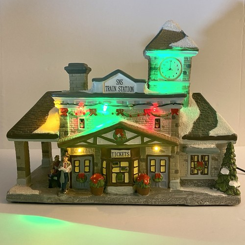 Piazza San Nicola Stazione Ferroviaria Illuminata Villaggio di Natale Edificio 2019 - Foto 2 di 10