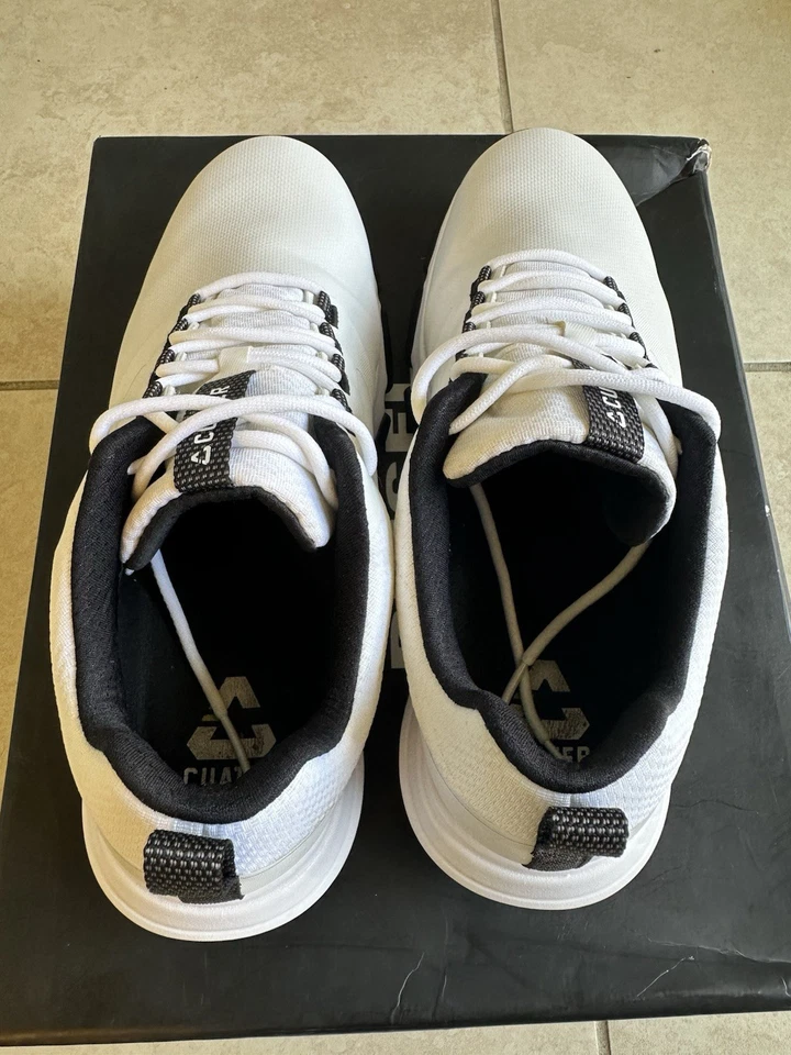 Zapatos de golf Cuater The Ringer con clavos para hombre talla US 9 blancos Travis Mathew Foto 2 de 4