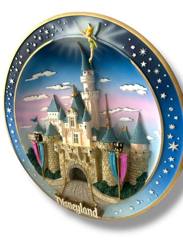 Disneyland Dornröschen Schloss Teller mit Tinkerbell Goldketten am Tor mit Box - Bild 11 von 18