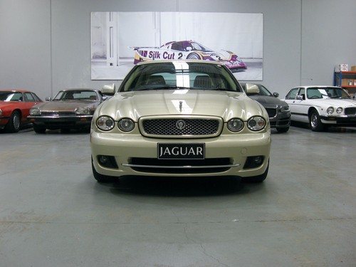 2009 Jaguar X-Type 2.1L V6 LE - Picture 3 of 24
