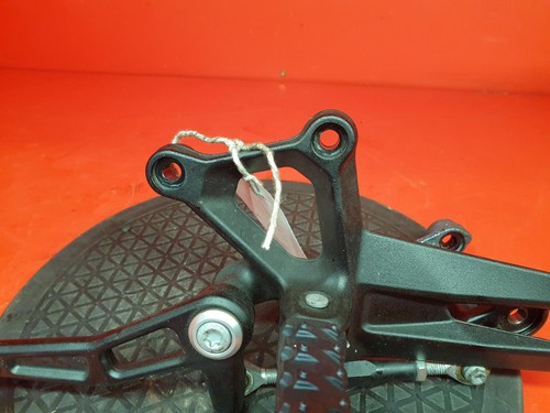 KTM 1290 SUPER DUKE GT RIGHT FRONT FOOTREST 2024 - Picture 14 of 17