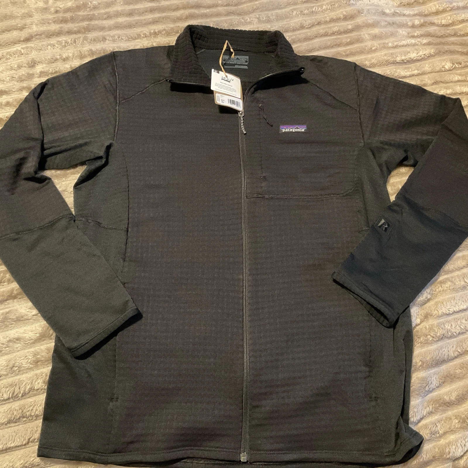 Patagonia Men’s R1 Jacket Fleece Lined Full Zip Medium Black 40129 NEW Size M
Opens in a new window