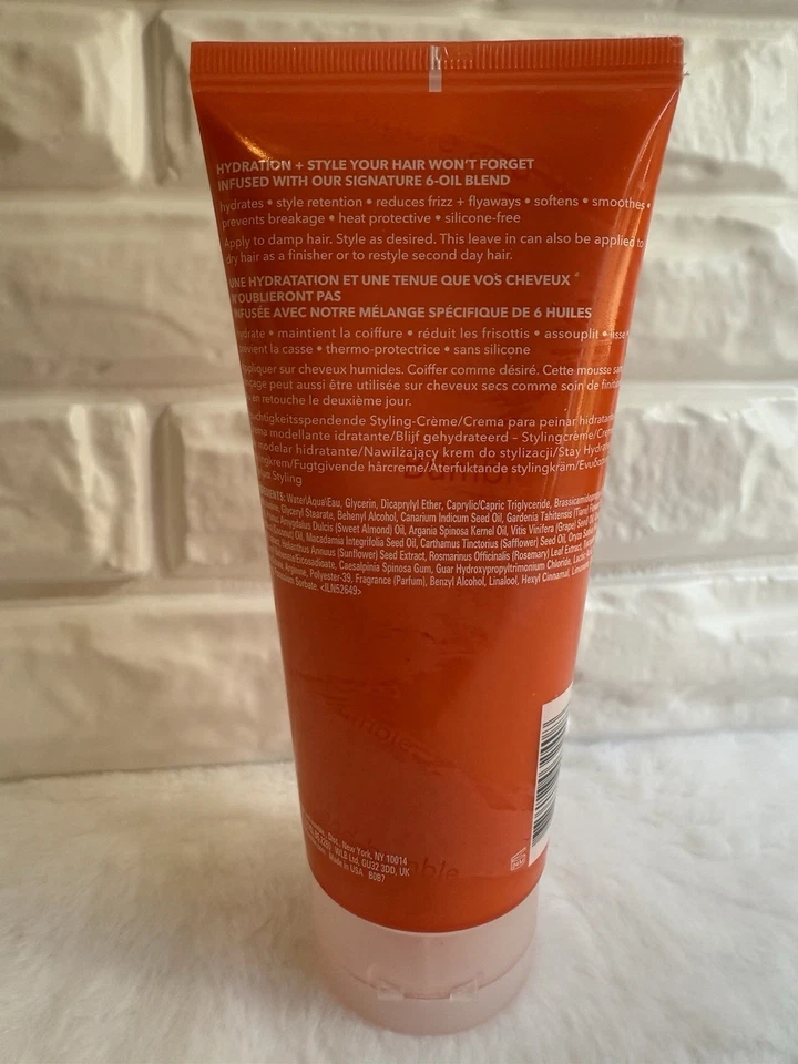 Crema de peinado de larga duración con aceite invisible para peluquería Bumble & Bumble, 6,7 oz/200 ml Foto 2 de 3