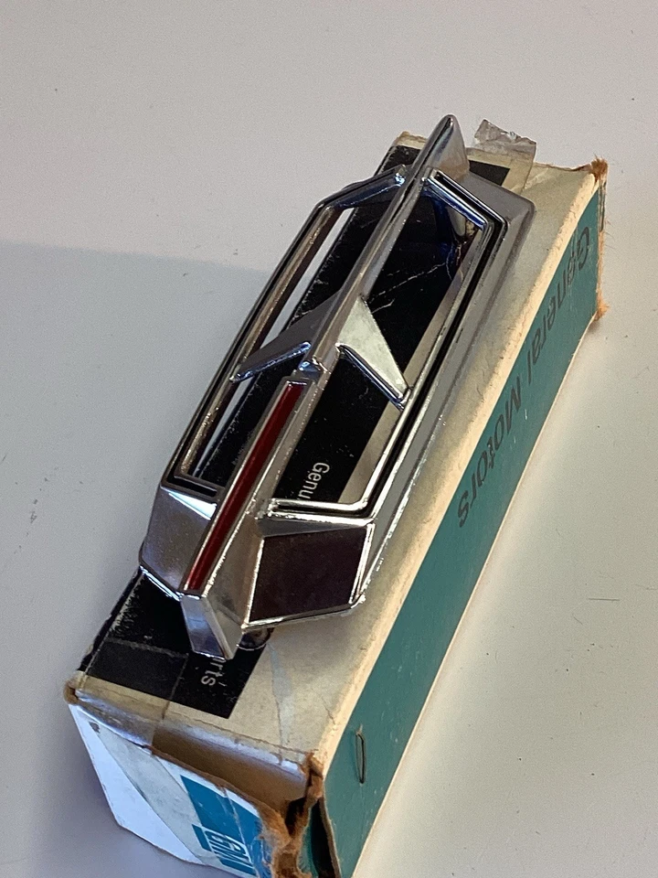 NOS 1968 Oldsmobile Delmont 88 Rear Marker Light Bezel, 400841 - Image 4 of 4