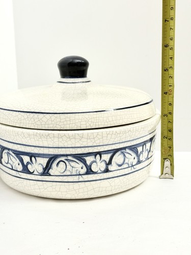 The Pottery Shed Dedham Pottery RARE Rabbit Covered Casserole Dish - Picture 10 of 10