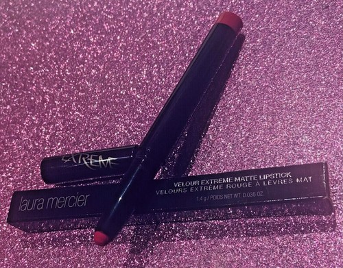 Lápiz labial mate extremo Laura Mercier Rouge Essentiel_terciopelo o bálsamo de color cremoso - Imagen 5 de 12