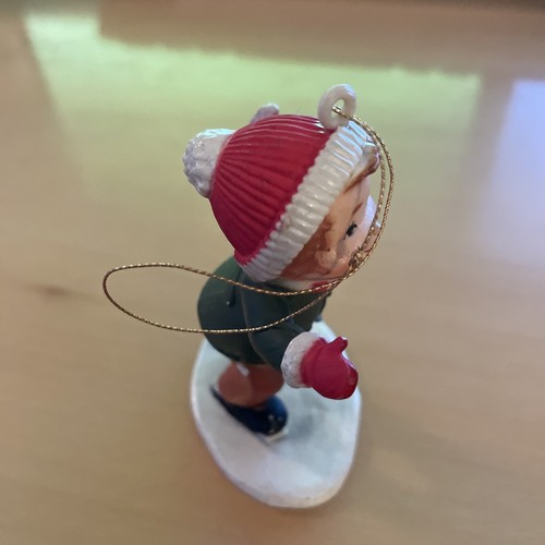 Vintage Hartplastik Junge Eislaufen Christbaumschmuck Figur 3 in #111 - Bild 6 von 12