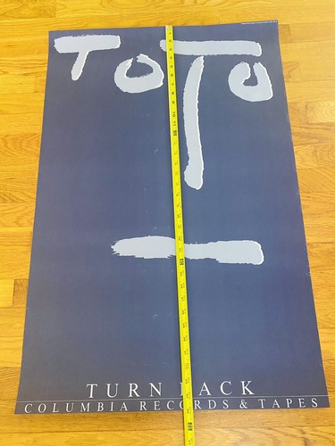 Póster promocional raro TOTO "Turn Back" 1981 Columbia Records 35x23 fondo negro - Imagen 6 de 9