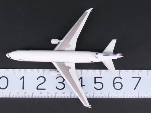 1:400 Dragon Wings 55060 DieCast Philippine McDonnell Douglas MD-11F Airliner - Picture 7 of 11