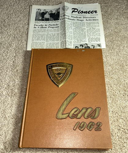 1962 HILLARY CLINTON YEARBOOK - HIGH SCHOOL FRESHMAN Park Ridge IL w/ Signatures - Picture 1 of 23