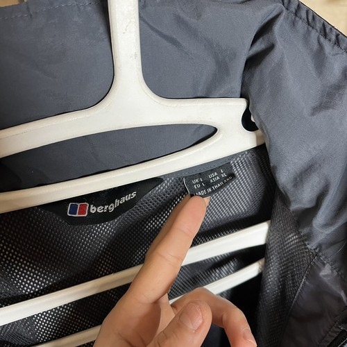 Mens BERGHAUS AQ2 Black Foldable Hood Waterproof Rain Jacket Coat Size L - Picture 8 of 9