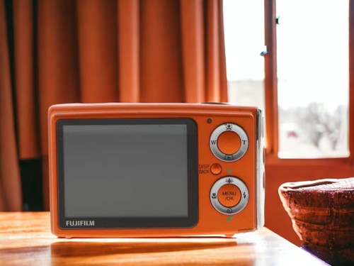 Red Fujifilm Finepix Z10FD - 7.2MP, 3x Zoom, Excellent Condition - Picture 5 of 9