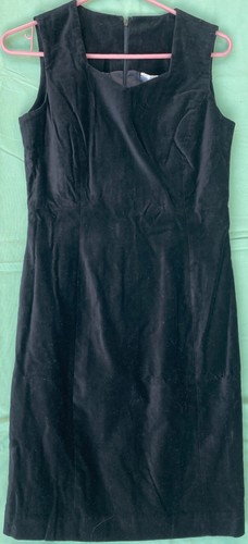 BLACK VELVET SHEATH DRESS - WOMEN'S Size 4 (more like 6/8)
