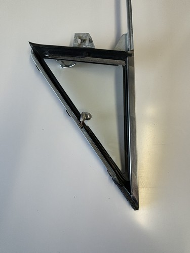 1967-76 Dodge Dart RH Vent Window - Picture 10 of 23