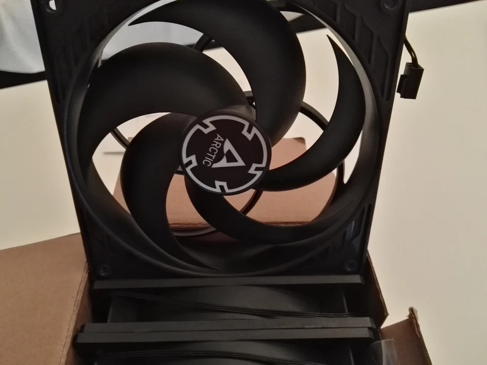 5 x Artic Lüfter 140 mm incl. Schraubenset